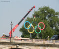 URW-506 spider crane lifting olympic rings